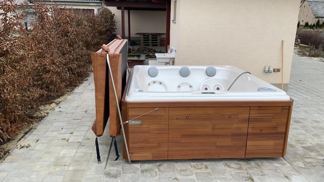 Apartman Matyas Drnholec Εξωτερικό φωτογραφία